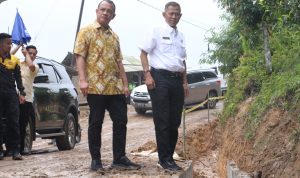 Bersama Wabup Cianjur, Budhy Setiawan Tinjau Lokasi Pembangunan Jalan di Desa Karyamukti Campaka