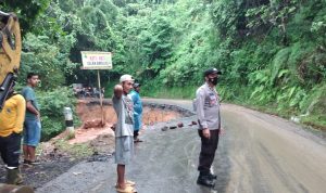 Jalan Raya Tanggeung-Sindangbarang Amblas