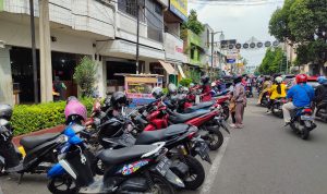 Juru Parkir Khawatir Kehilangan Pendapatan