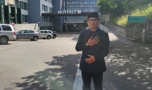 Ridwan Kamil dan Ulama Setempat Memandikan Eril Secara Syariat Islam