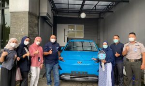 Rajin Pakai BRImo, Nasabah BRI Ini Dapat Hadiah Mobil Listrik Premium