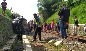 Minibus Terseret Kereta Api di Cianjur, Dua Orang Luka Berat