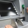 Tahun 2025 Masyarakat yang Belum Vaksin Tidak Bisa Tarik Tunai di ATM? Begini Penjelasan BI!