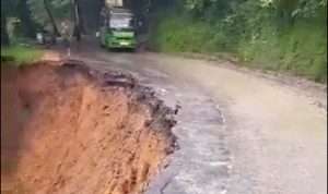 Imbas Jalan Amblas di Tanggeung, Akses Lalin Ditutup Total Selama Dua Pekan