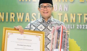 Ridwan Kamil Terima Penghargaan Nirwasita Tantra