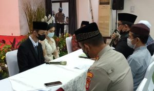 Buang Bayi Di Kali Ciliwung, Mahasiswi Ini Dinikahkan Bersama Pacarnya di Polres Metro Jakarta Timur Buang Bayi Di Kali Ciliwung, Mahasiswi Ini Dinikahkan Bersama Pacarnya di Polres Metro Jakarta Timur