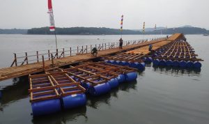 Mantap! Ada Jembatan Apung di Waduk Cirata Cianjur, Ini Panjangnya