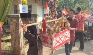 Iringan 'Dongdang' Hiasi Peresmian Masjid di Takokak Iringan 'Dongdang' Hiasi Peresmian Masjid di Takokak