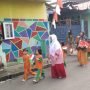 Peringati HUT RI ke-77, Anak-anak PAUD dan TK di Karangtengah Cianjur Bagikan Bendera Merah Putih ke Masyarakat