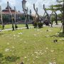 Usai Helaran Budaya, Pemandangan Sampah Berserakan Tampak di Taman Alun-alun Cianjur