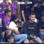 Viral! Kisah Seorang Pria Saat Sang Kekasih Tertangkap Kamera Nonton Bola dengan Pria Lain