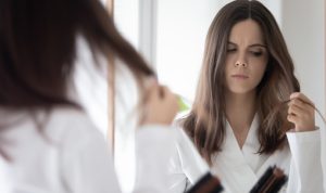 Ternyata Ini Penyebab Rambut Rontok dan Cara Atasinya