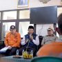 Uu Tinjau dan Serahkan Bantuan kepada Warga Terdampak Bencana Longsor di Ciamis