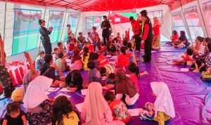 Trauma Healing, Tim Dukungan Psikologi Kemensos Ajak Anak-anak Korban Gempa Mewarnai dan Bernyanyi