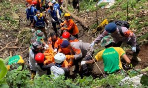 Hujan, Evakuasi Korban Longsor akibat Gempa di Cijedil Cugenang Cianjur Dihentikan Sementara