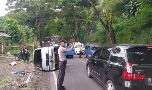 Mobil Carry Terguling Empat Kali di Tikungan Cugenang Cianjur, Begini Kondisinya