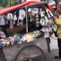 Dagangan kakek penjual mainan hilang (disway.id)