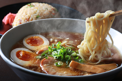 Cara membuat ramen dari mie instan yang viral di TikTok