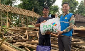 Relawan PLN Sisir Lokasi Terisolir untuk Salurkan Bantuan Pascagempa Cianjur