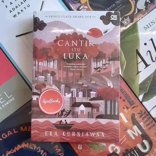 BUku Cantik Itu Luka