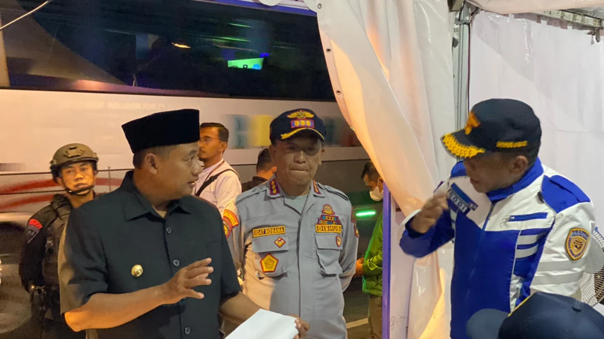 Malam Tahun Baru UU Tinjau Langsung Lalin di Tol Cisumdawu