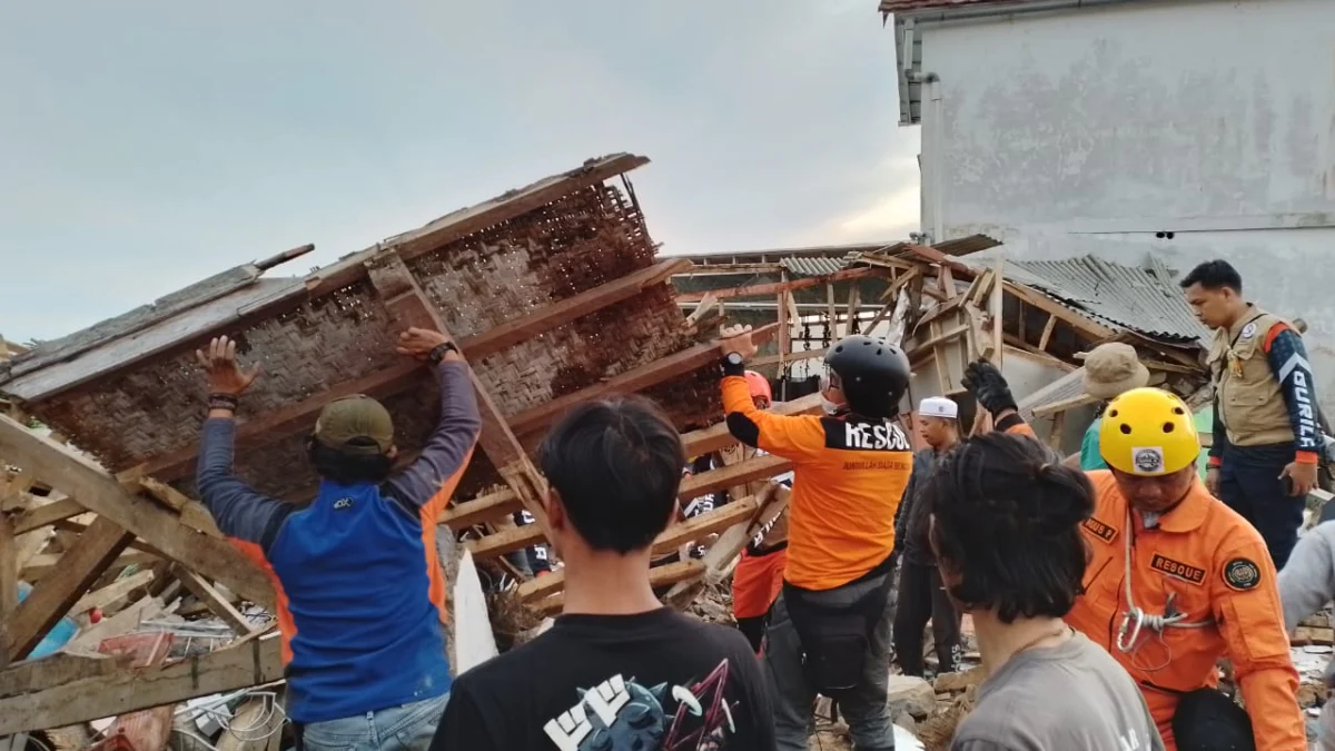 Lirik syairan gempa bumi cianjur ini mengingat duka yang menyapa Cianjur pada hari Senin, 21 November 2022 tepat pukul 13.21 WIB