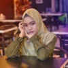 Ini dia ide OOTD hijab simple pas untuk semua kalangan khususnya wanita berhijab. Hangout sudah menjadi kegiatan seru yang biasa dilakukan