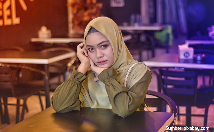 Ini dia ide OOTD hijab simple pas untuk semua kalangan khususnya wanita berhijab. Hangout sudah menjadi kegiatan seru yang biasa dilakukan