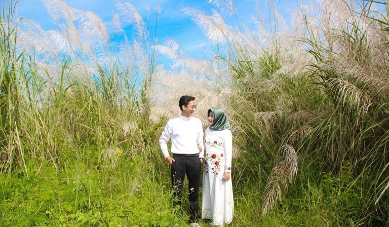 Gaya preweding Hijab outdor merupakan salah satu moment dan suatu kebanggaan bagi pasangan yang akan menikah, dimana proses disatukannya