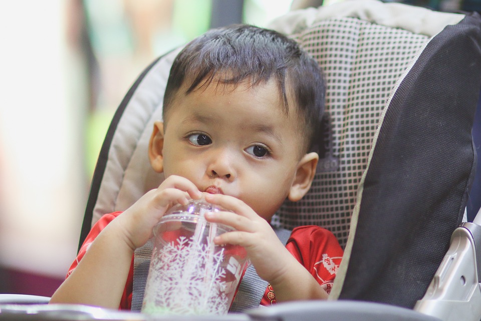 Viral di Tiktok Bayi diberi Minum Kopi Oleh Orangtuanya