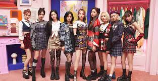 Trending Lagu Moonlight Sunrise - TWICE ini Lirik dan Terjemahannya