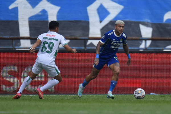 Persib Puncaki Klasemen Usai Pecundangi PSS Sleman. (persib.co.id)