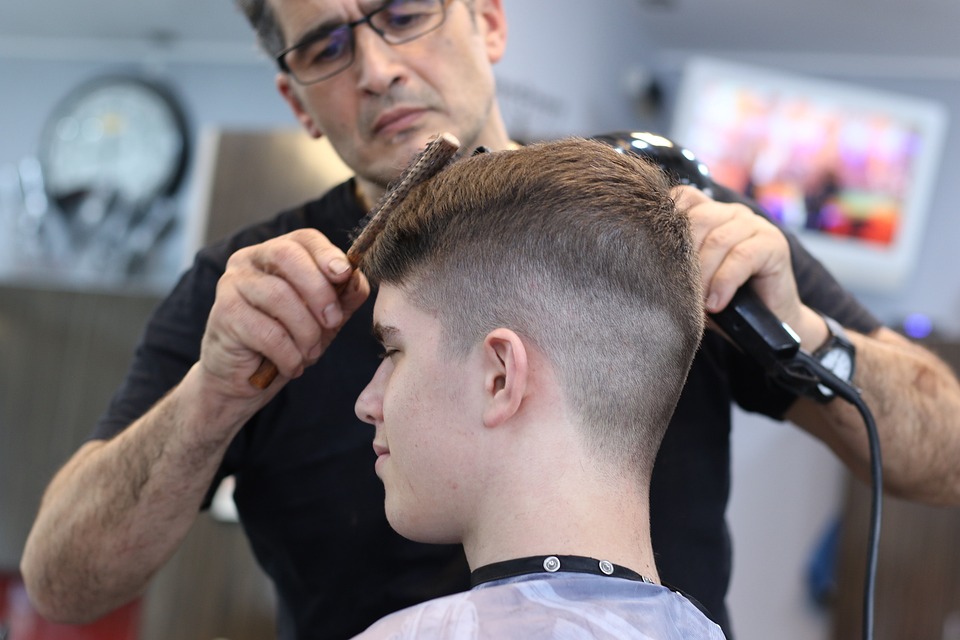 Valentine Dengan Gaya Potongan Rambut Baru Membuat Cewek Suka