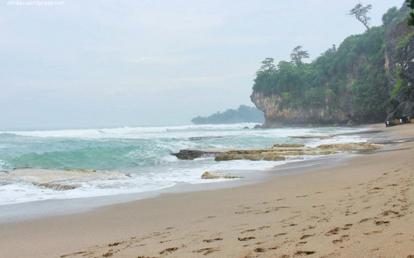 harga pantai Goa Langir