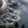 Gunung Merapi Mulai Muntahkan Awan Panas!