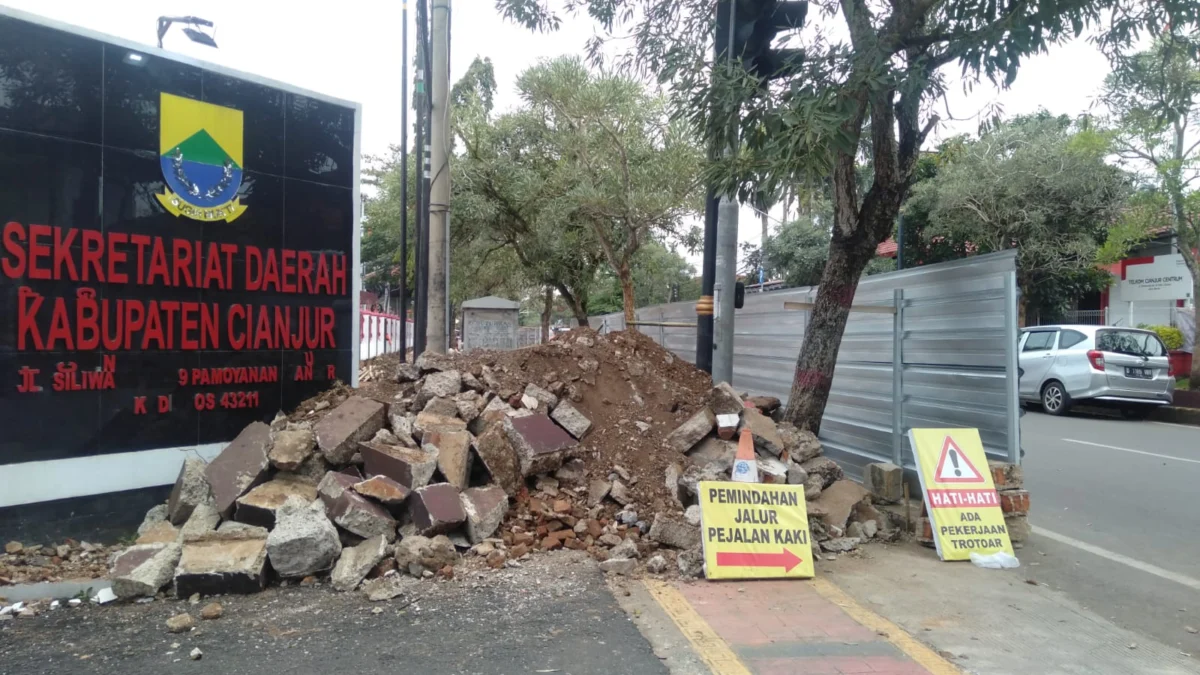 Rehabilitasi Trotoar Jalan Siliwangi Cianjur kembali Berlanjut