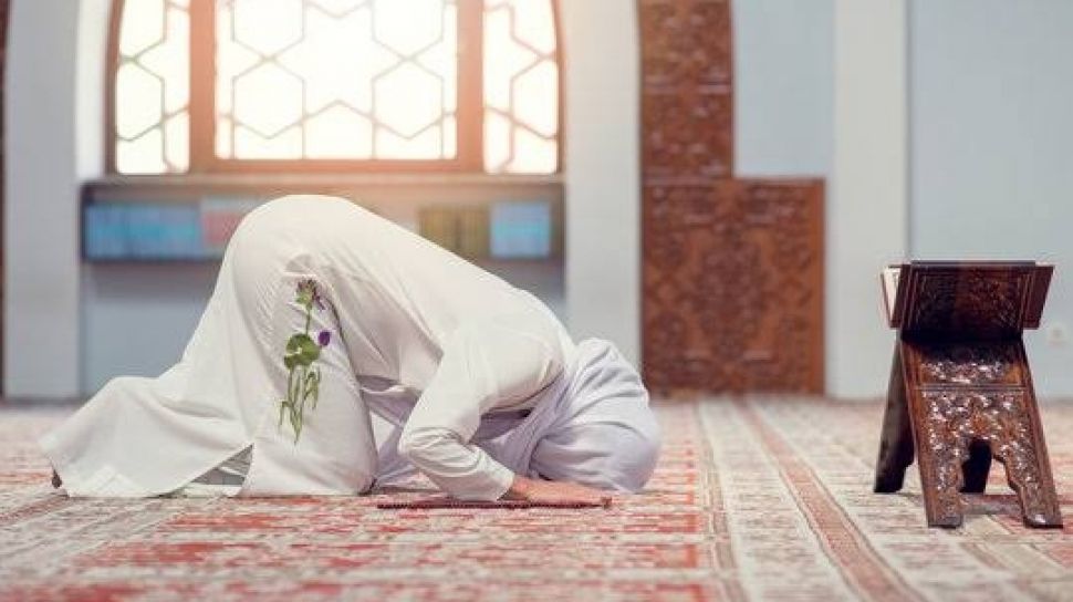 Inilah Niat Sholat Tarawih Sendiri, Berjamaah dan Jadi Imam