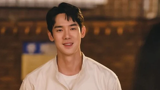 Aktor Yoo Yeon Seok Hina Satpam Apartemen? Ini Faktanya!