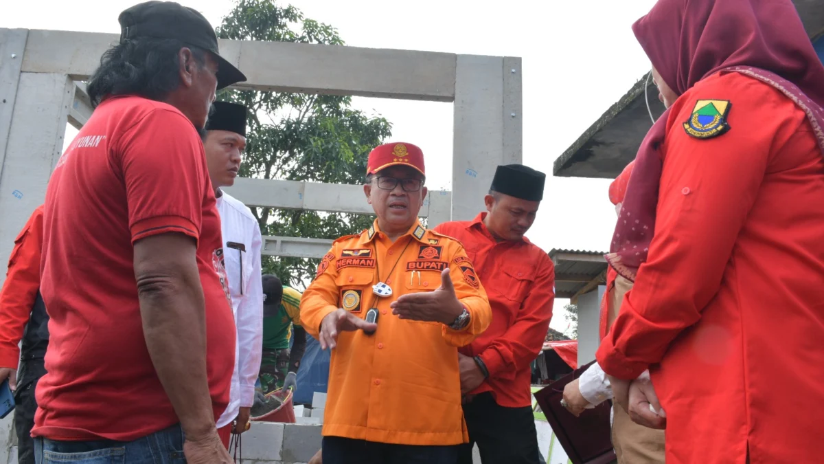 Cianjur Bangkit Bersama Rakyat di Desa Cikancana Gekbrong