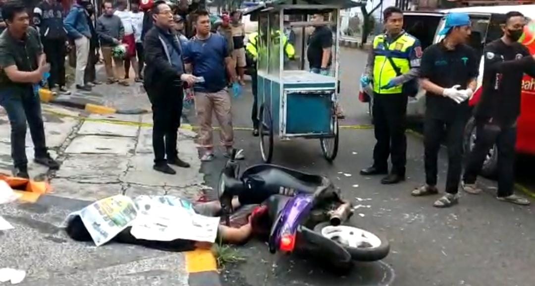 Tabrak Gerobak Gorengan Pengendara Motor Tewas