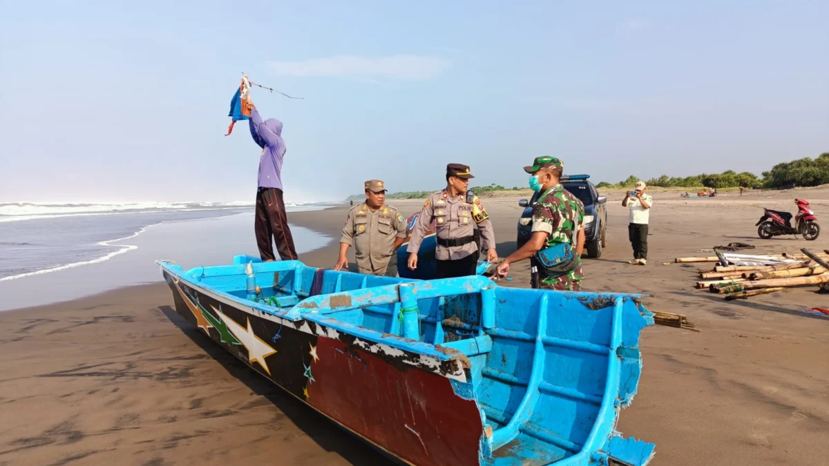 Warga Sidangbarang Digegerkan dengan penemuan mayat di pantai. (zan)