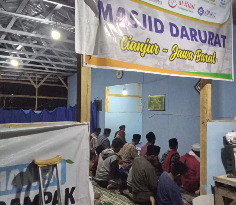 Warga Kampung Barukaso Antusias Shalat Tarawih di Masjid Darurat