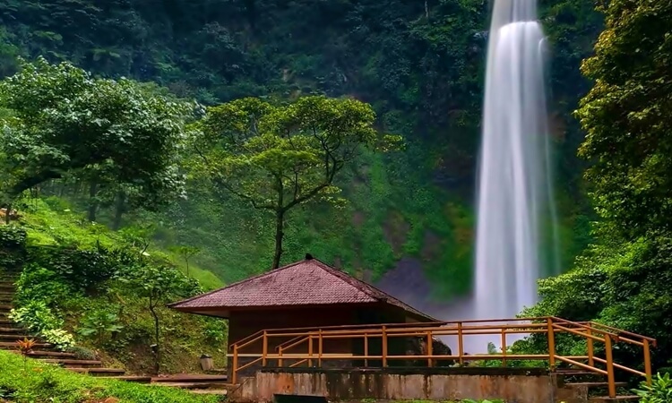 Healing ke Curug Cimahi? Ini Harga Tiketnya!