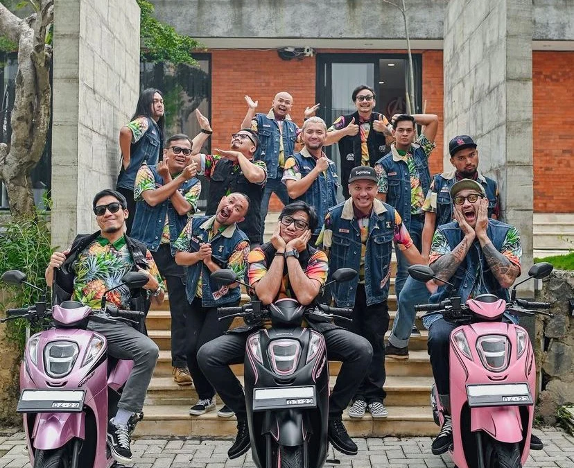 Cucok Meong! The Prediksi Ikut Meramaikan Blackpink dengan Memodif Motor Warna Black and Pink. Foto @andretaulany