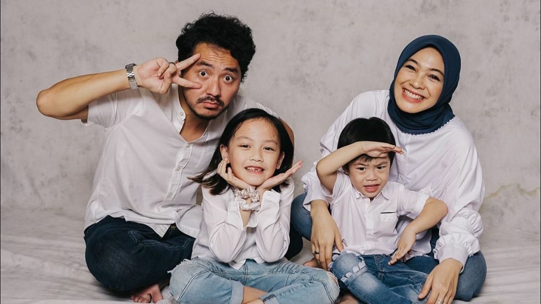 Ayu dan Omesh Ajarkan Anak Jaga Kesahatan Gigi