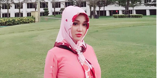 Waw Lucinta Luna Memakai Hijab saat Bulan Ramadhan