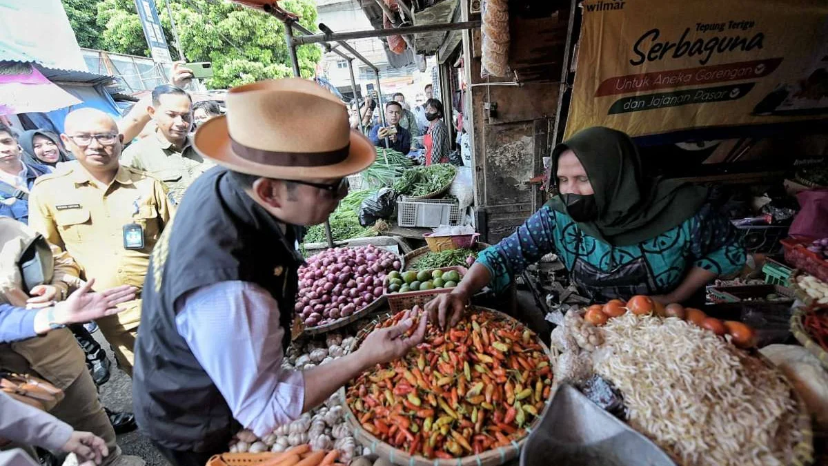 Gubernur Ridwan Kamil Pantau Harga dan Suplai Pangan di Pasar Kiaracondong