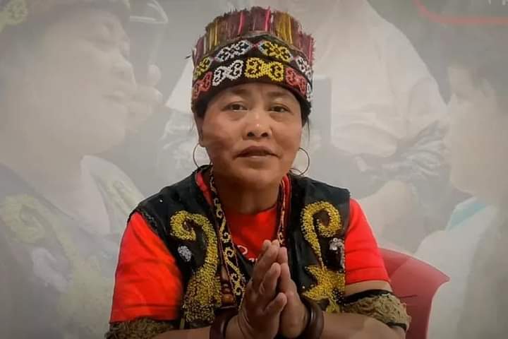 VIRAL! Berasal dari Cianjur, Siapa Ibu Dayak yang Bisa Sembuhkan Berbagai Penyakit? Pasien Mengular Berasal dari Cianjur, Siapa Ibu Dayak yang Bisa Sembuhkan Berbagai Penyakit?