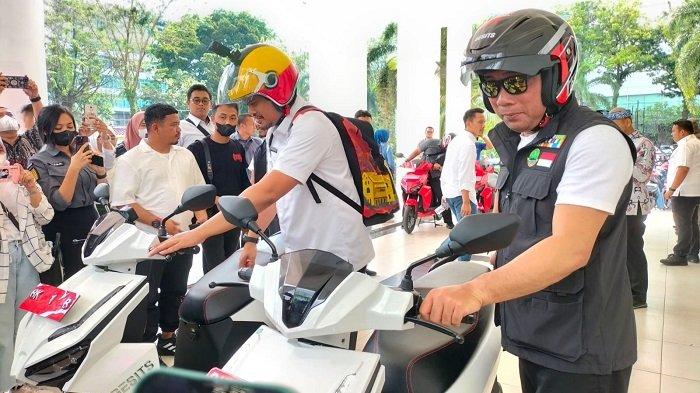 Gubernur Ridwan Kamil dan Wali Kota Bobby Nasution Kampanyekan Motor Listrik di Medan