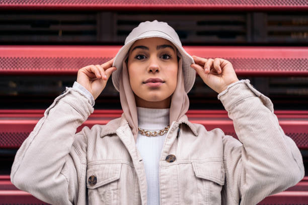 5 Inspirasi Outfit Jalan Santai Buat yang Berhijab, Simpel Tapi Tetap Modis!